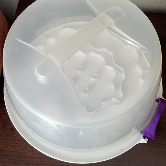 Traveling Cake Container - Picture 2 of 3